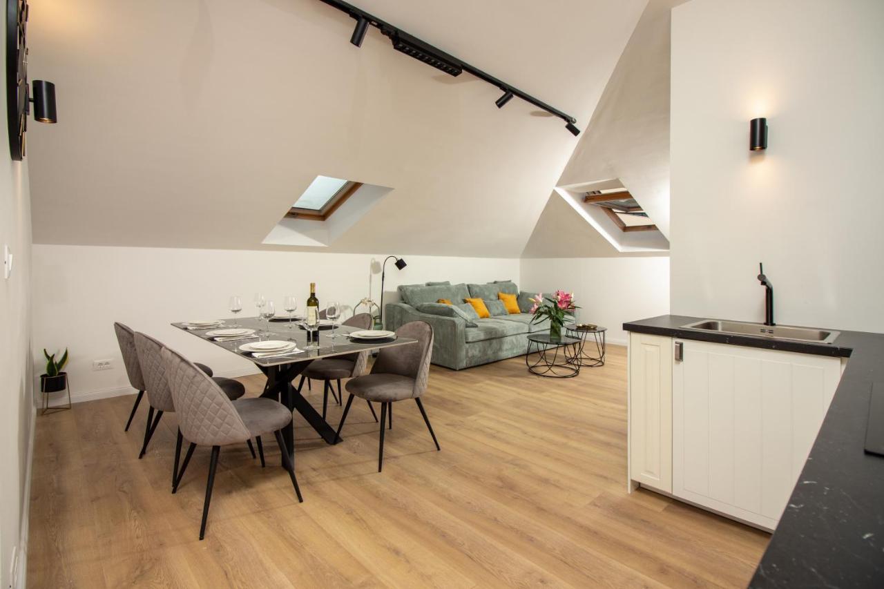 Beachside Apartment Attico Split Bagian luar foto