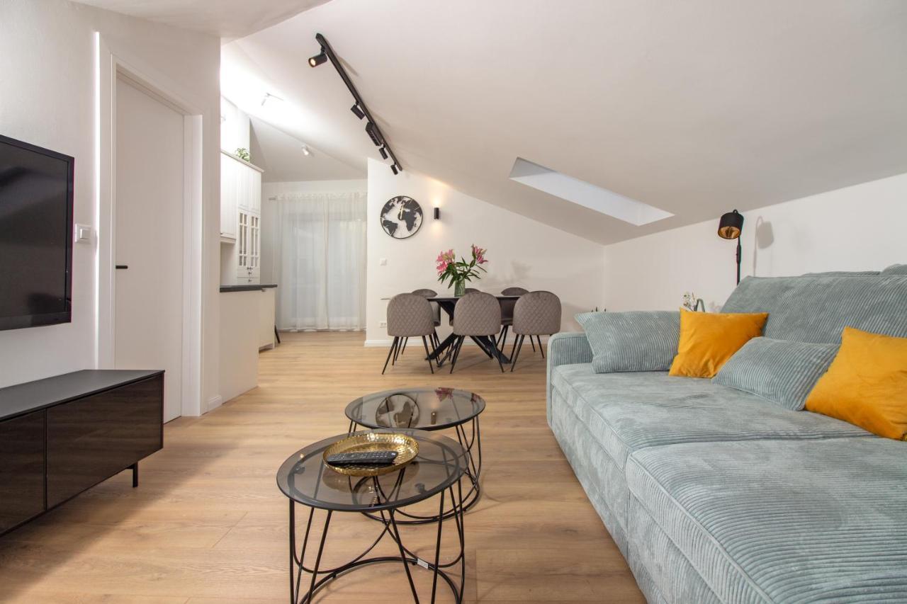 Beachside Apartment Attico Split Bagian luar foto
