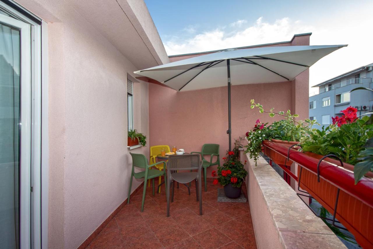 Beachside Apartment Attico Split Bagian luar foto
