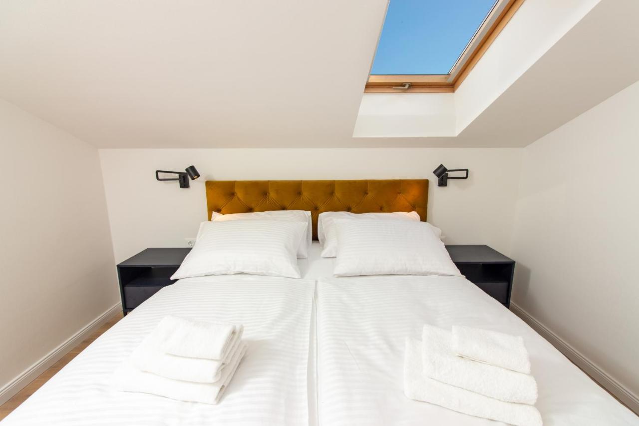 Beachside Apartment Attico Split Bagian luar foto