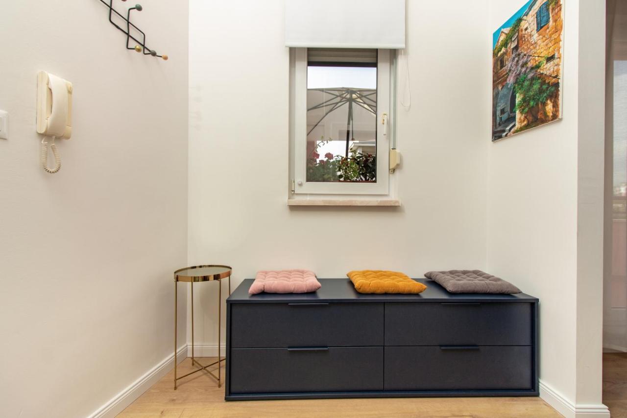 Beachside Apartment Attico Split Bagian luar foto