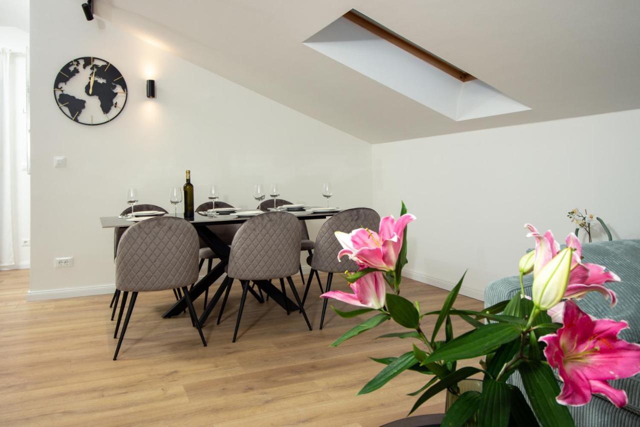 Beachside Apartment Attico Split Bagian luar foto