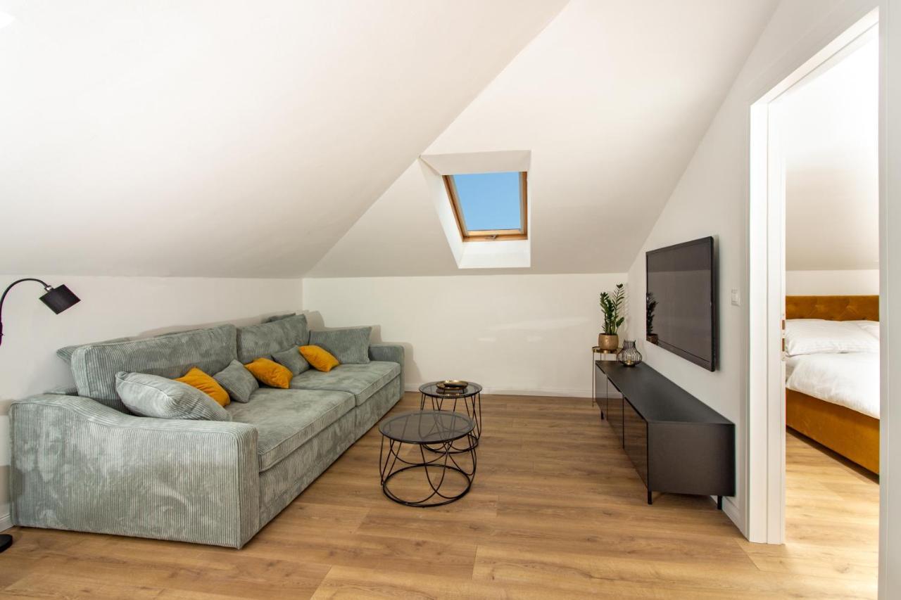 Beachside Apartment Attico Split Bagian luar foto