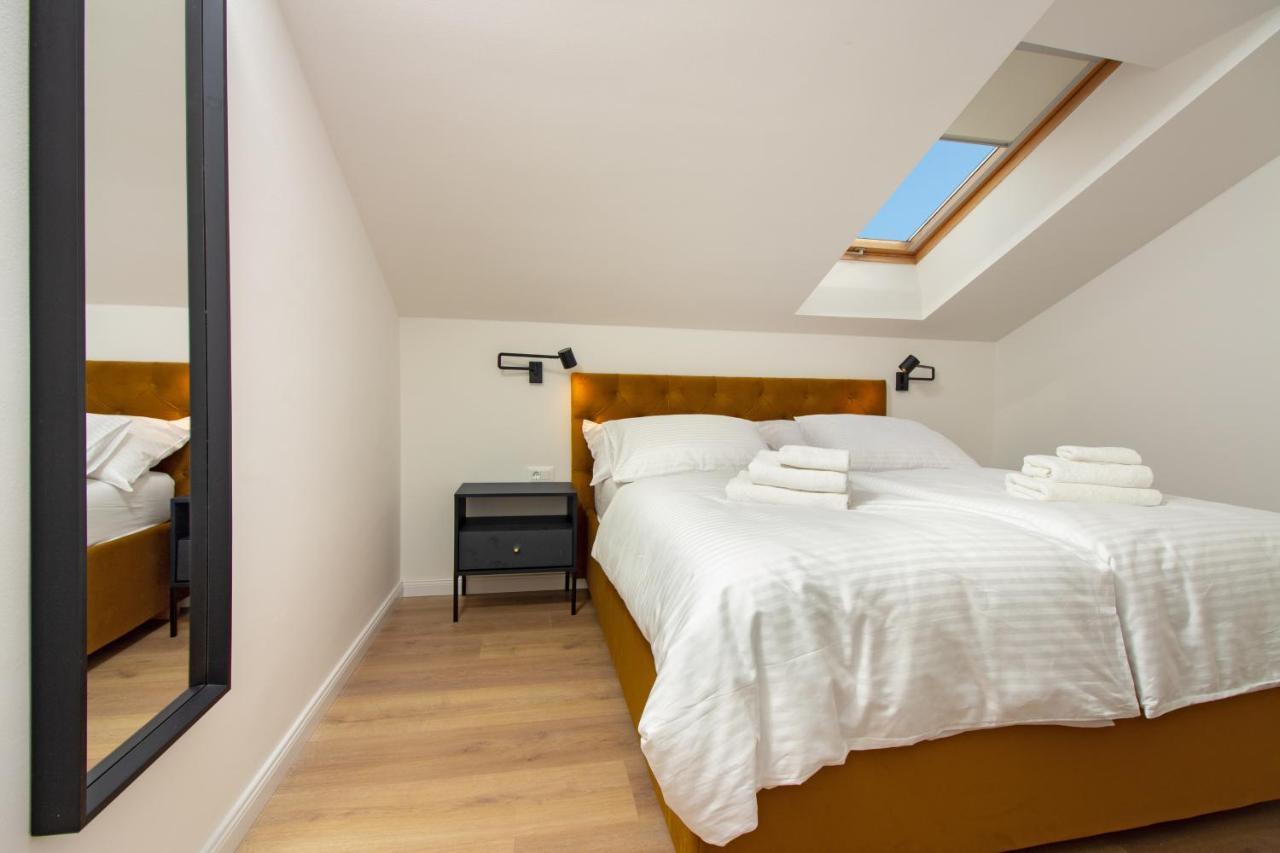 Beachside Apartment Attico Split Bagian luar foto