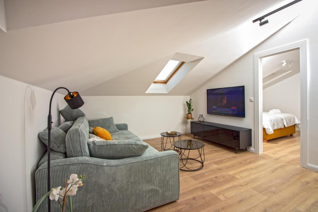Beachside Apartment Attico Split Bagian luar foto