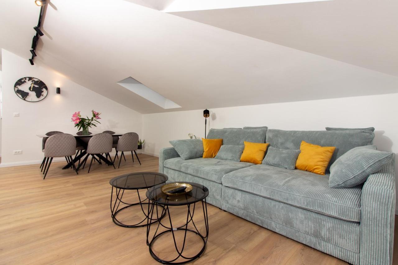 Beachside Apartment Attico Split Bagian luar foto