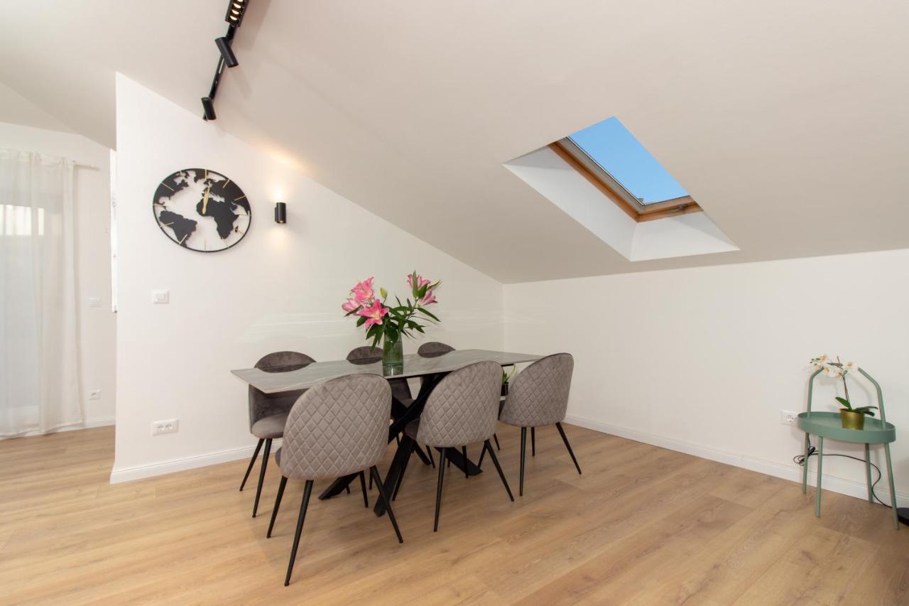 Beachside Apartment Attico Split Bagian luar foto