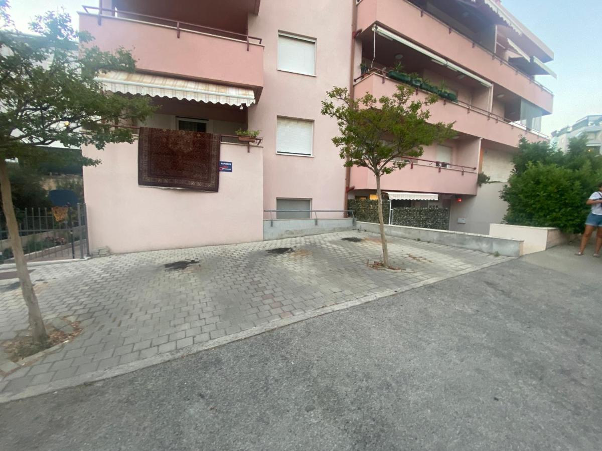 Beachside Apartment Attico Split Bagian luar foto